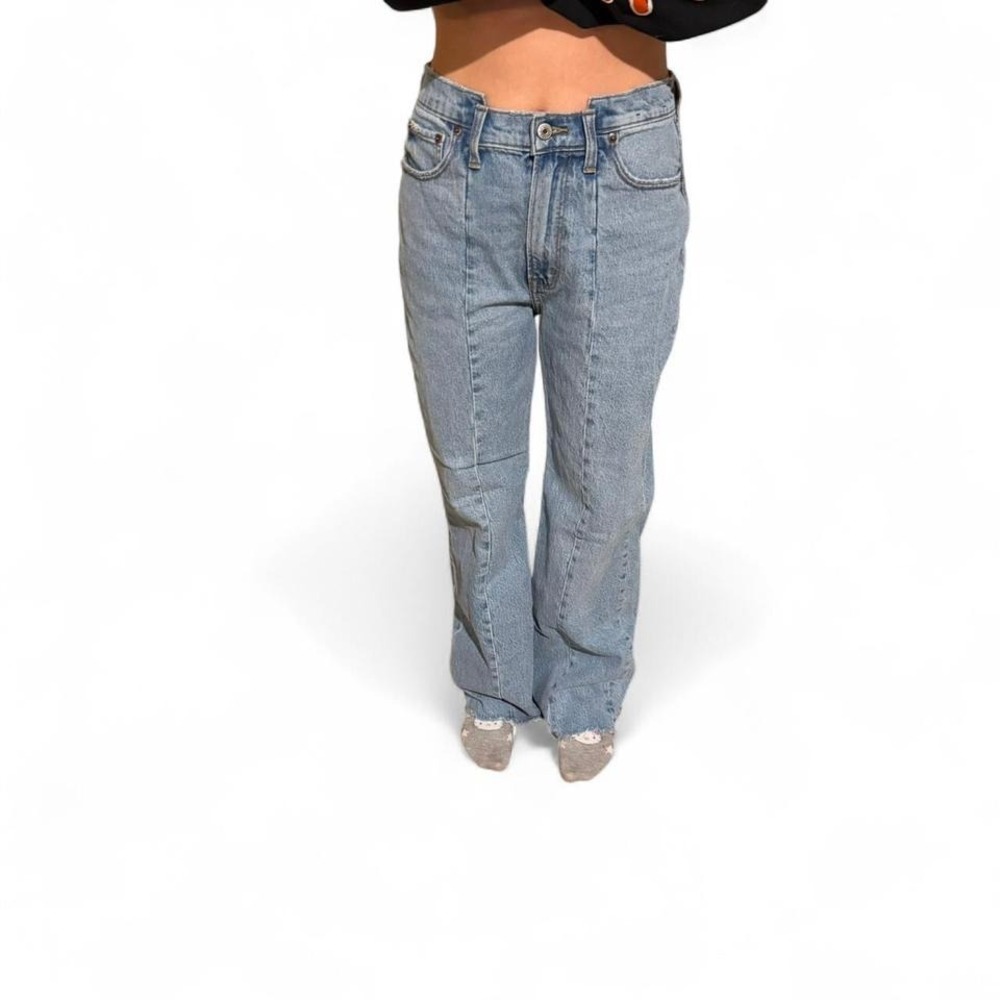 Abercrombie & Fitch Curve Love High Rise 90s Relaxed Seamed Jeans Light Wash‎ 25